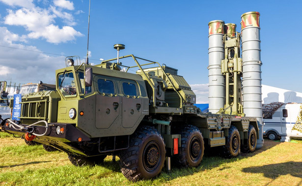 Rosyjskie ćwiczenia z pociskami S-400. "Zakończyły się skutecznym porażeniem elektronicznym" [WIDEO]