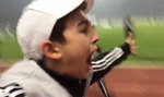 Chłopiec od podawania piłek zwariował ze szczęścia po golu swojej drużyny WIDEO