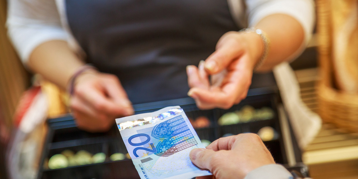 Płace sąsiadów Polski, którzy przyjęli euro, rosną szybciej