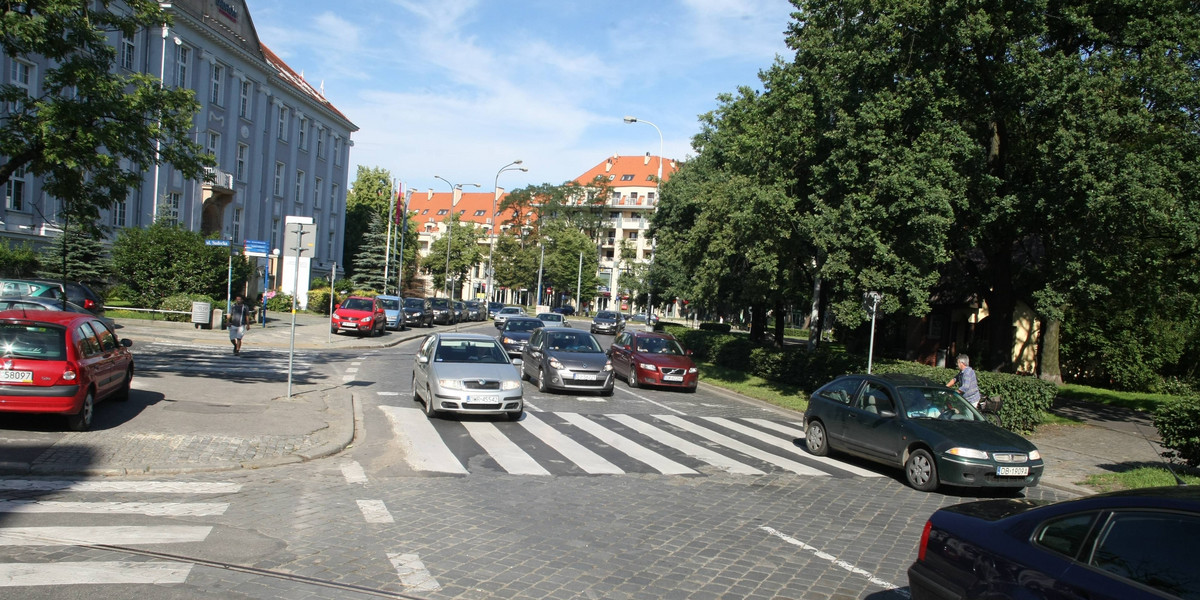 Pasy na rondzie we Wrocławiu