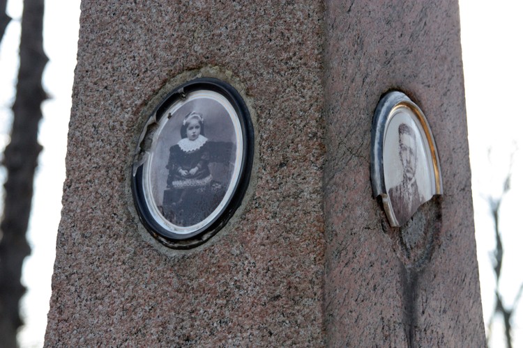 STARY CMENTARZ KATEDRALNY W ŁOMŻY