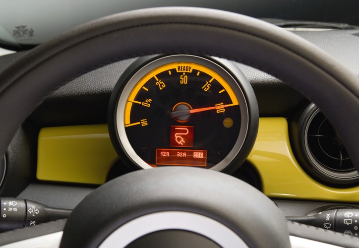 Pełne baterie (litowo-jonowe) wystarczają by przejechać 240 km