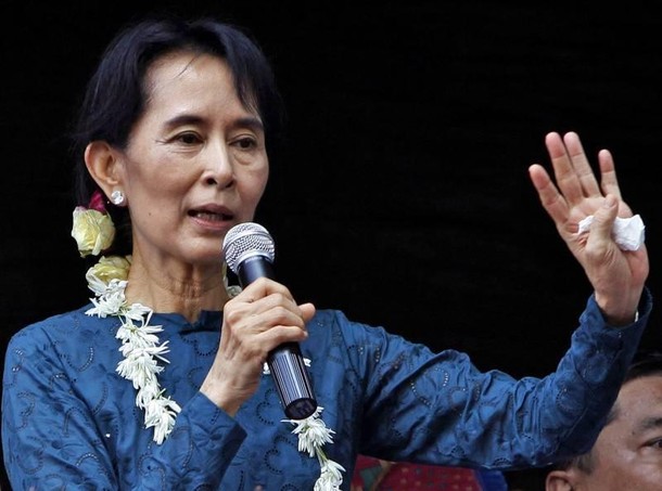 Birma Aung San Suu Kyi mówi