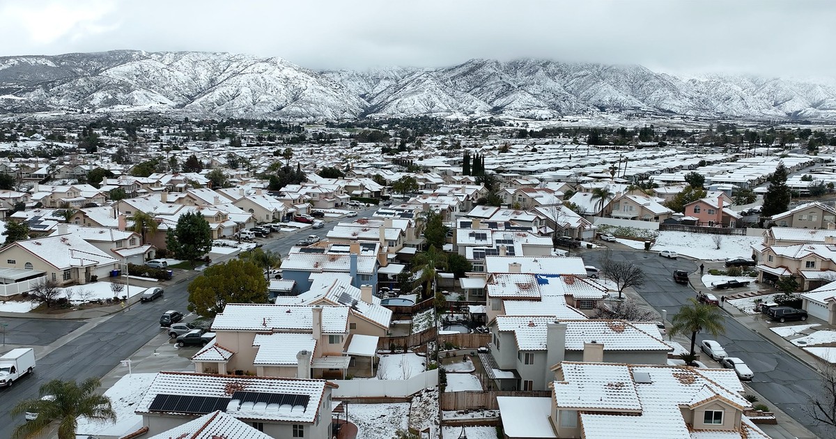 Photos show LA to Napa Valley under a blanket of snow after Southern
