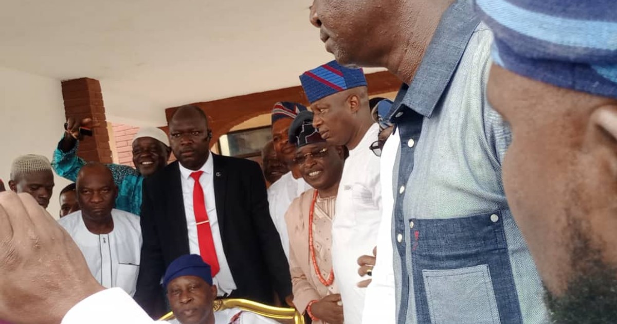 Kingmakers install new Soun of Ogbomoso, oppose court ruling - Vimarsana News