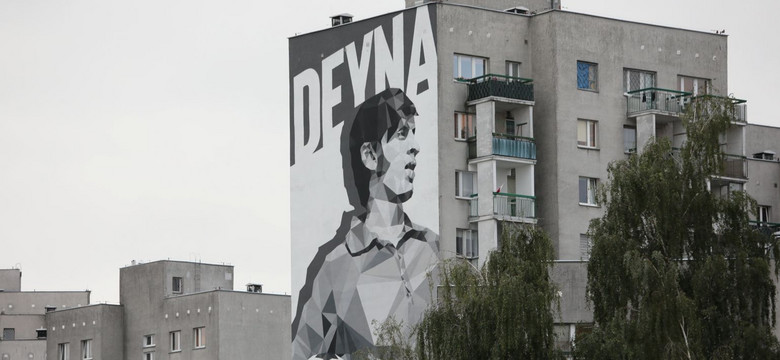 Kazimierz Deyna ma mural w stolicy. Zobacz, jak powstawało dzieło [WIDEO]