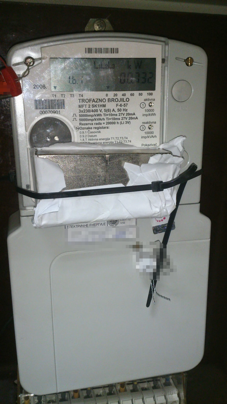 Magnet na strujomeru koji su otkrili radnici EPS-a prilikom jedne od kontrola prethodnih godina