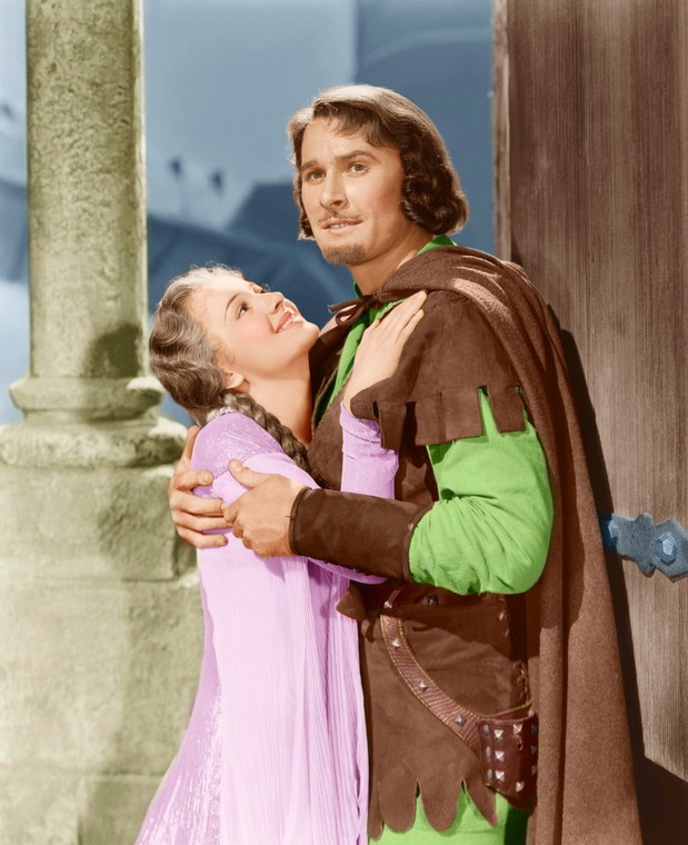 Kadr z filmu "Przygody Robin Hooda" z 1938 roku. Na zdjęciu: Olivia de Havilland i Errol Flynn