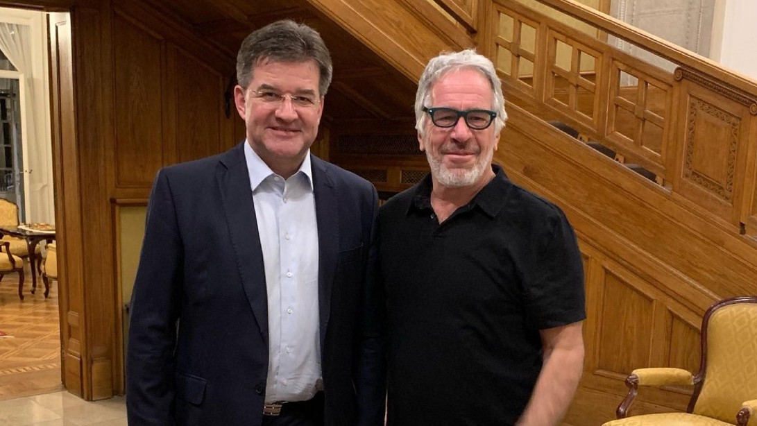 Bývalý slovenský minister zahraničných vecí a súčasný poradca predsedu vlády Miroslav Lajčák a Jeffrey Epstein.