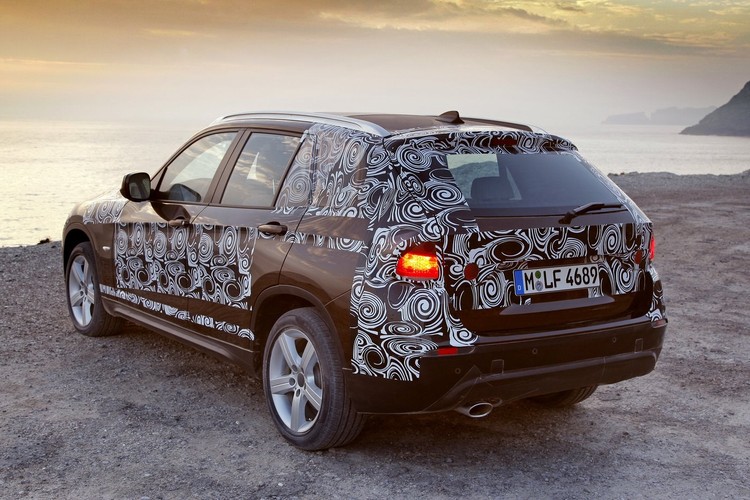 'Iksjedynka' zrzuci maskujące ciapki podczas wrześniowego salonu samochodowego we Frankfurcie. Sprzedaż ruszy po koniec 2009 roku.