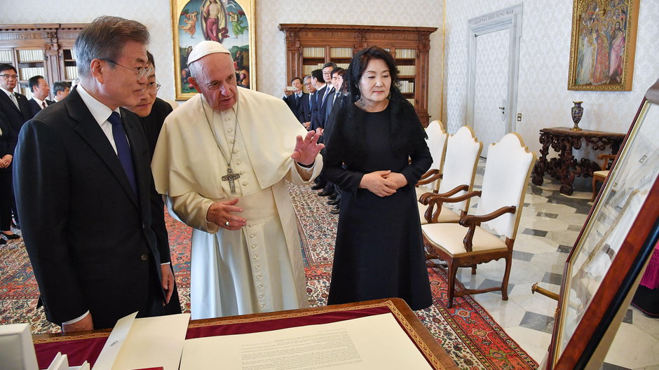 Papież Franciszek podczas spotkania z prezydentem Korei Południowej Moonem Jae-inem 