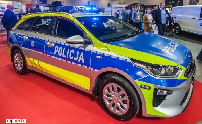 Policja - nowe oznakowanie radiowozów