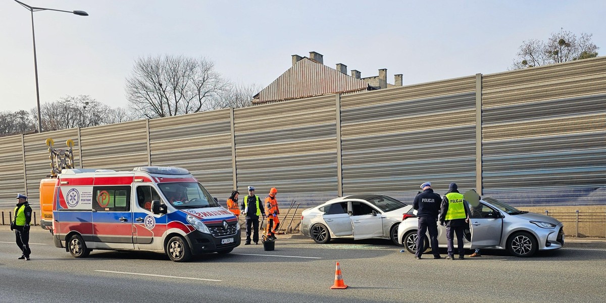 Warszawa. Wypadek na S8.