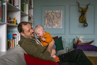 Jacek wziął urlop tacierzyński. "Szef i koledzy z pracy nie dowierzali"