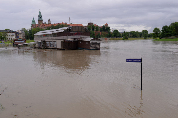 IMGW: Sytuacja hydrologiczna uspokaja się. PROGNOZA NA WTOREK [AKTUALIZACJA]