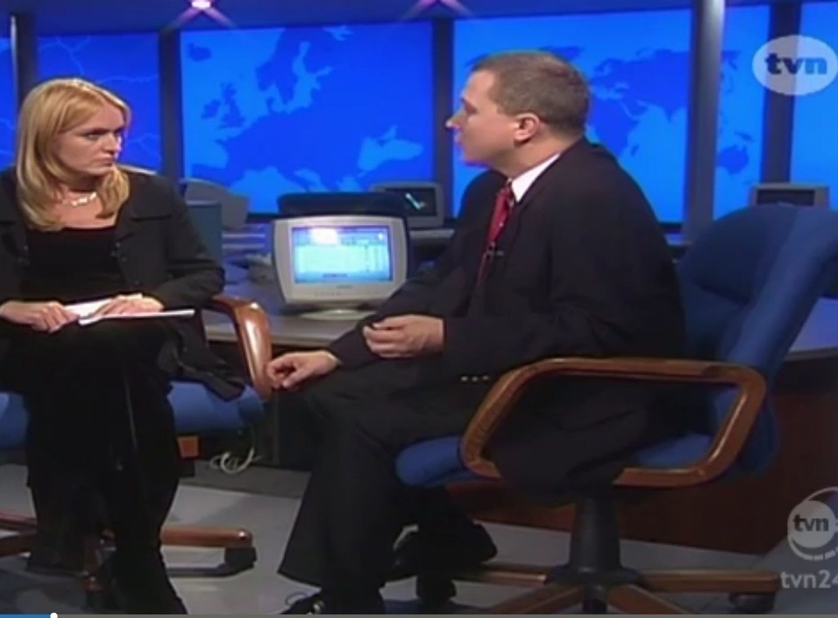 Monika Olejnik w studio TVN w 1997 roku