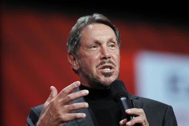 Larry Ellison jest założycielem oraz prezesem firmy informatycznej Oracle. Urodził się w 1944 r. w Nowym Jorku jako nieślubne dziecko 19-letniej Florence Spellman i pilota amerykańskiej armii. Do założenia Oracle zainspirował go artykuł Edgara F. Codda dotyczącego systemów zarządzania relacyjnymi bazami danych. Larry Ellison słynie z wystawnego i ekstrawaganckiego stylu życiu.