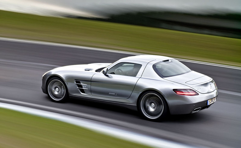 IAA Frankfurt 2009: Mercedes-Benz SLS AMG doda ci skrzydeł (fotogaleria)