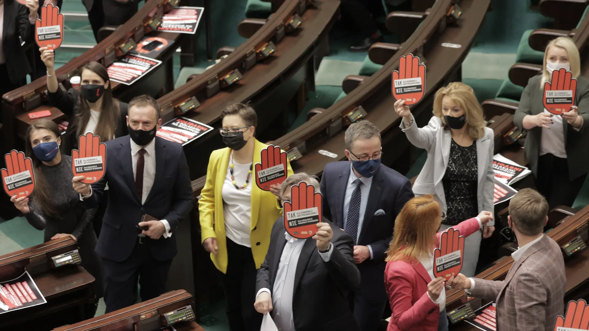 Projekt "Tak dla rodziny, nie dla gender" trafia do komisji. Sukces Ordo Iuris