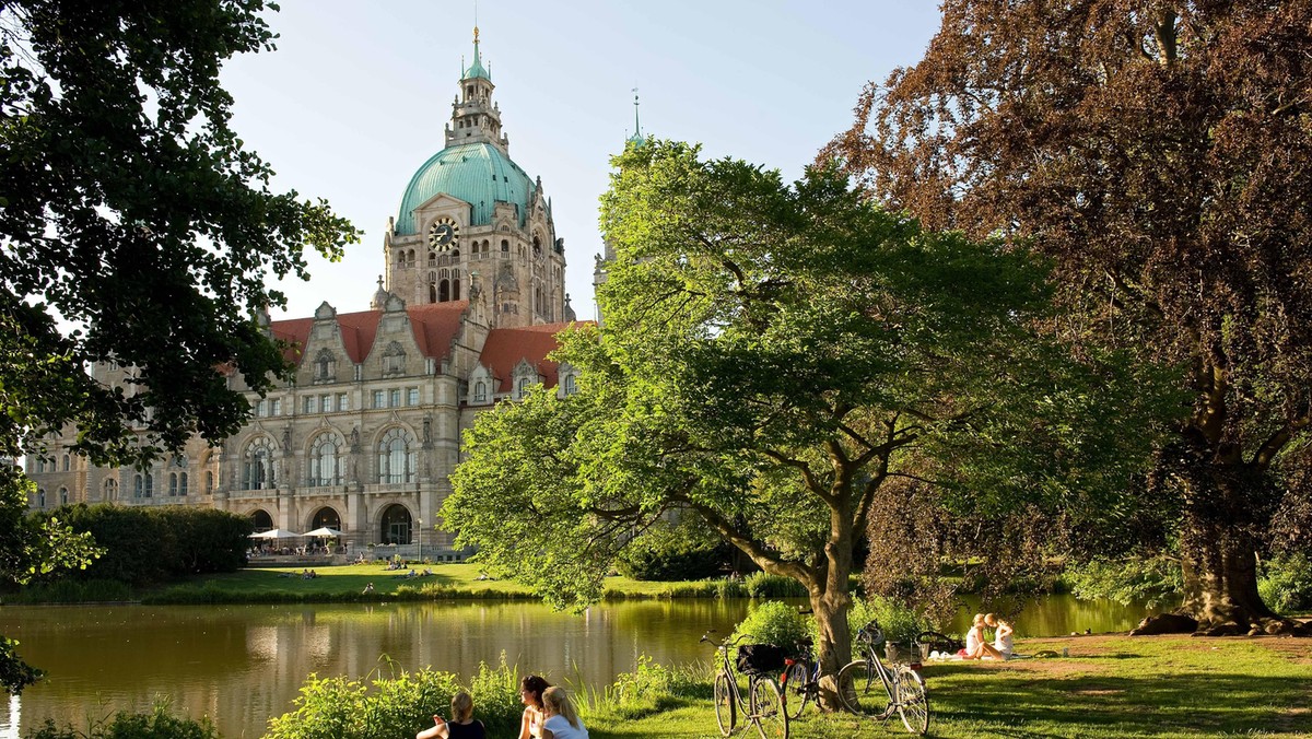 Nowy Ratusz (Neues Rathaus) od strony parku  Maschpark