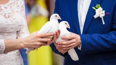 Pięć pomysłów na przysięgę małżeńską podczas ślubu humanistycznego 
