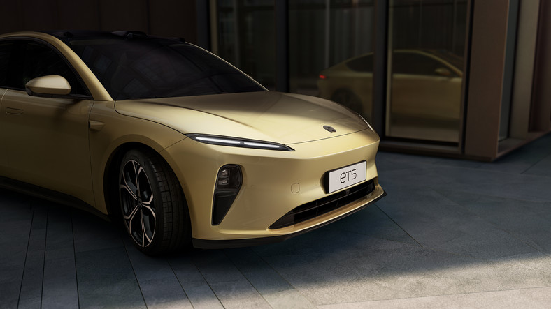 NIO ET5