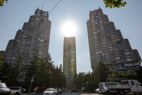 Mnogi svaki dan prolaze pored ISTOČNE KAPIJE BEOGRADA, ali samo retki znaju kako su zgrade DOBILE IME: Soliteri kao kultni simboli glavnog grada (FOTO)