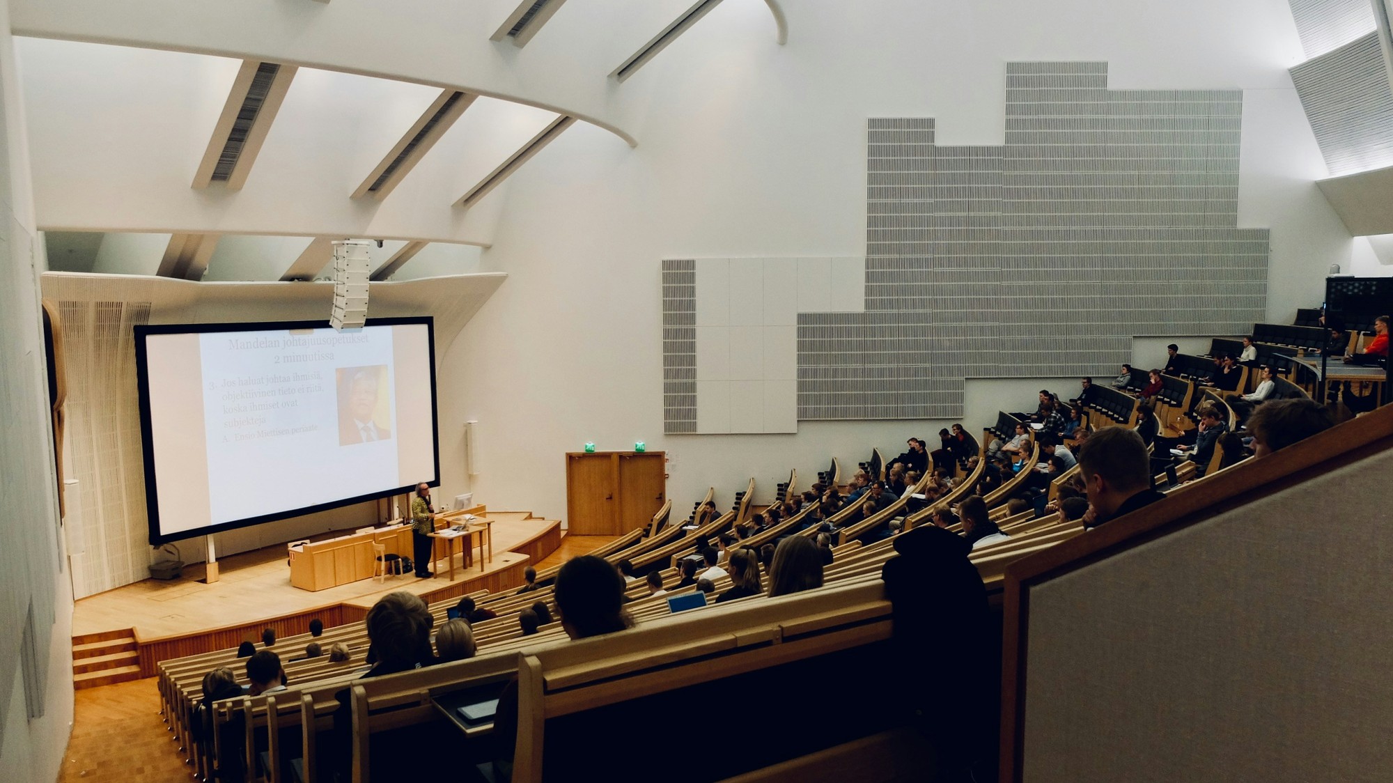 V USA sa do škôl vracajú ľudia v strednom veku.