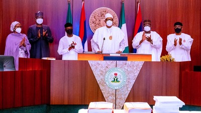 Vice-President, Yemi Osinbajo; Senate President Ahmad Lawan; Speaker of the House of Representatives, Femi Gbajabiamila; Secretary to the Government of the Federation, Boss Mustapha and Minister for Budget and Finance, Zainab Ahmed witnessed the signing of the 2021 budget by President Muhammadu Buhari. [Twitter/@NigeriaGov]