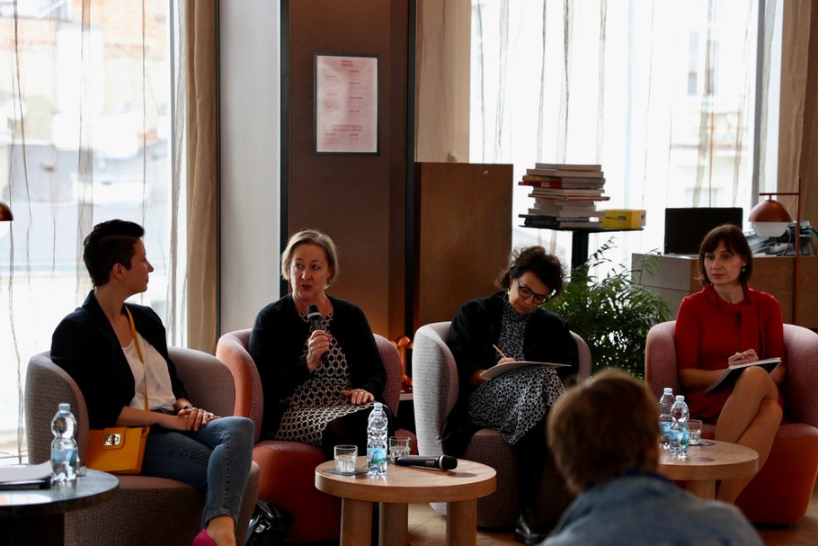 Ponad pięćdziesiąt kobiet reprezentujących m.in. biznes, organizacje pozarządowe i administrację publiczną wzięło udział w seminarium „Zielone innowacje i przedsiębiorcze kobiety” zorganizowanym wspólnie przez Ambasadę Królestwa Norwegii, Polską Agencję Rozwoju Przedsiębiorczości (PARP) i magazyn „Forbes Women”