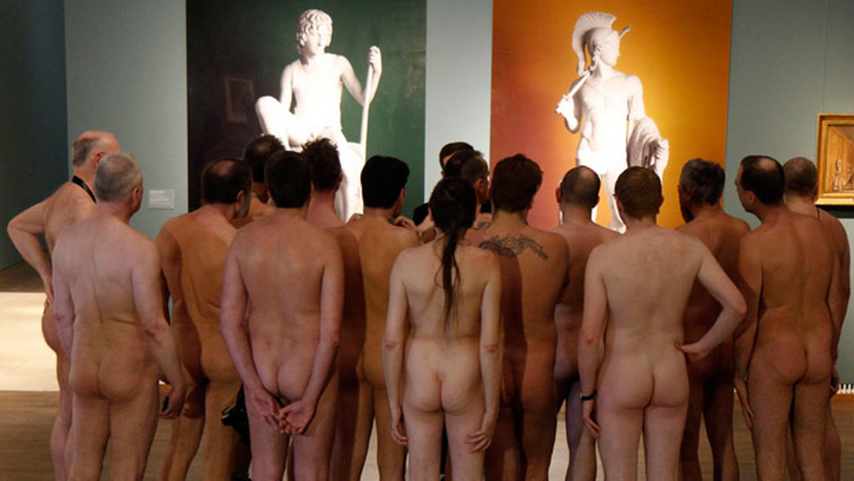 Do nietypowego zdarzenia doszło w ostatnich dniach w wiedeńskim Leopold Museum. Wystawę "Nackte männer", kuszącą widzów od kilku miesięcy, przyszła obejrzeć grupa nudystów.