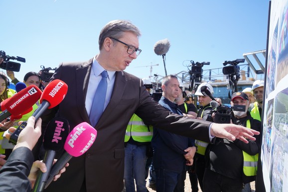 Vučić nezadovoljan radom pojedinih kompanija na Ekspu: "Neke firme nisu radile ni tokom idealne noći, tresem se od straha da li ćemo sve završiti"