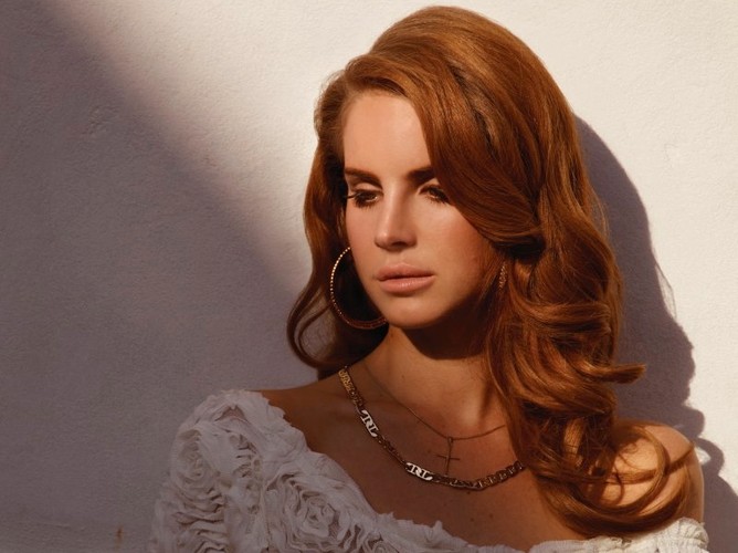 Jako Lizzy Grant wydała w 2008 roku minialbum 'Kill Kill', a dwa lata później płytę 'Lana Del Rey a.k.a. Lizzy Grant'