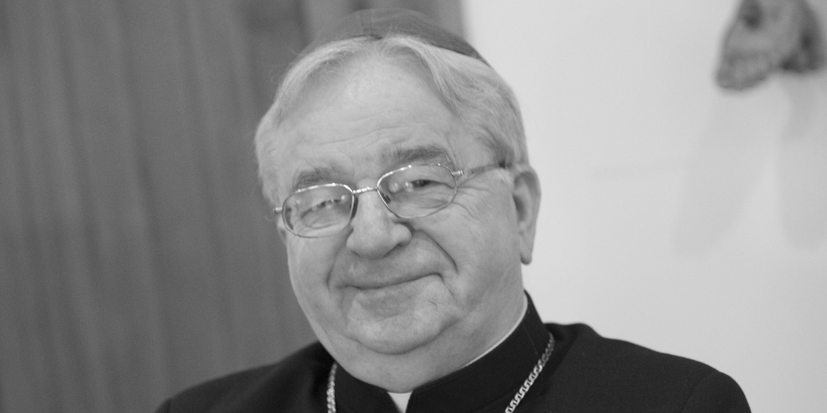 Adam Lepa, biskup pomocniczy Archidiecezji Łódzkiej. Urodził się 17 marca 1939 roku, zmarł 27 kwietnia 2022 w 83. roku życia, 60 roku kapłaństwa i 34 roku biskupstwa.