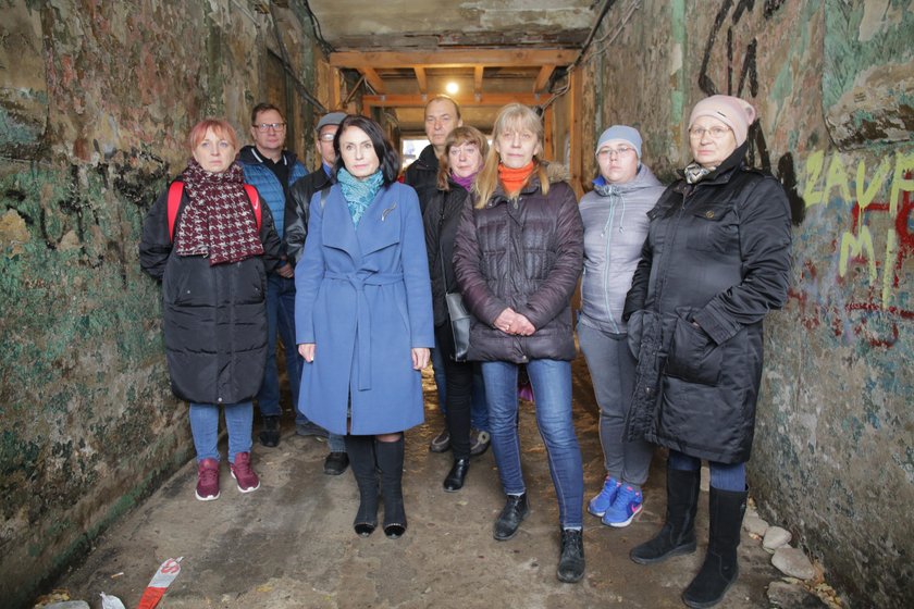 Kamienica w Łodzi w ruinie, a lokatorce każą płacić za hotel