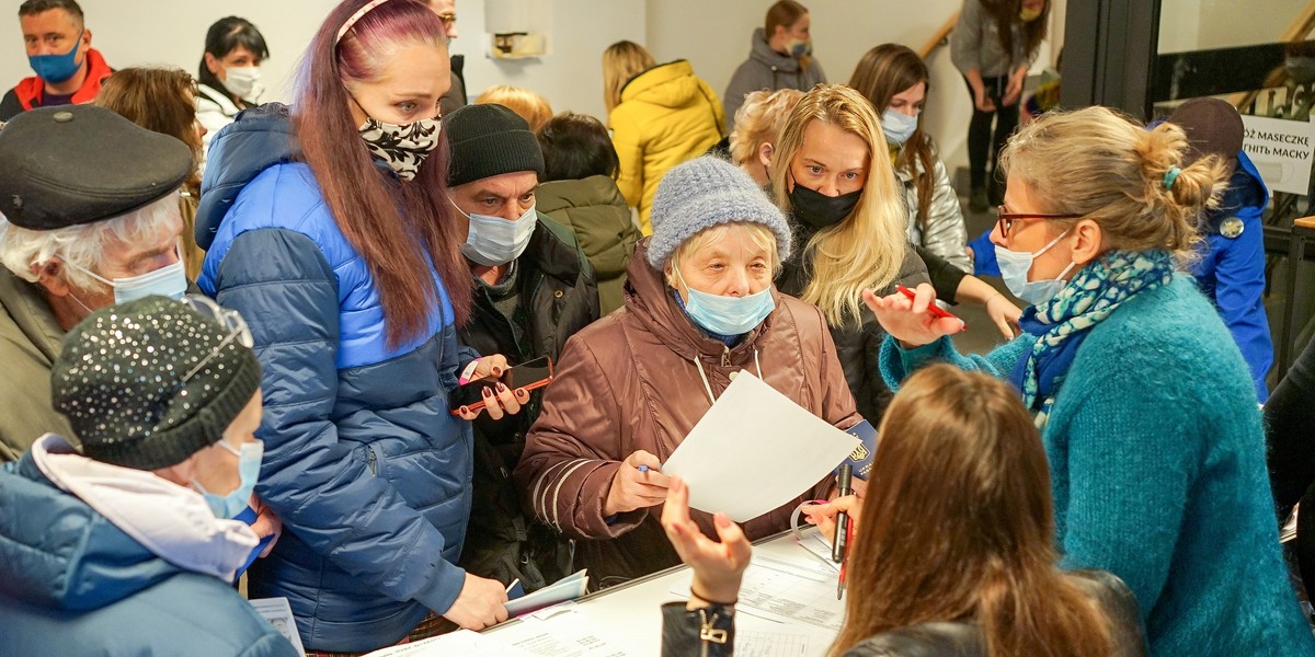 Seniorzy z Ukrainy, którzy pobierają polską emeryturę, otrzymają też trzynastki. Wypłaty już w kwietniu. 