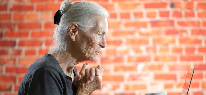 Kobiety bezdzietne przejdą na emeryturę później? Propozycja na stole prezydenta