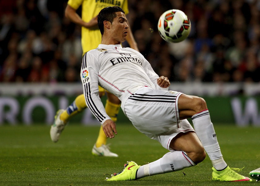 Zobacz umięśnione nogi Cristiano Ronaldo.