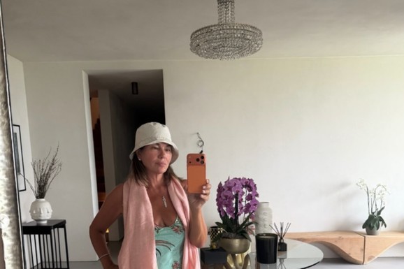 Bivša voditeljka se UDALA ZA MILIONERA, sad pokazala deo RASKOŠNOG IMANJA: U dvorištu sama gaji lavandu, u kući kristalni luster (FOTO)