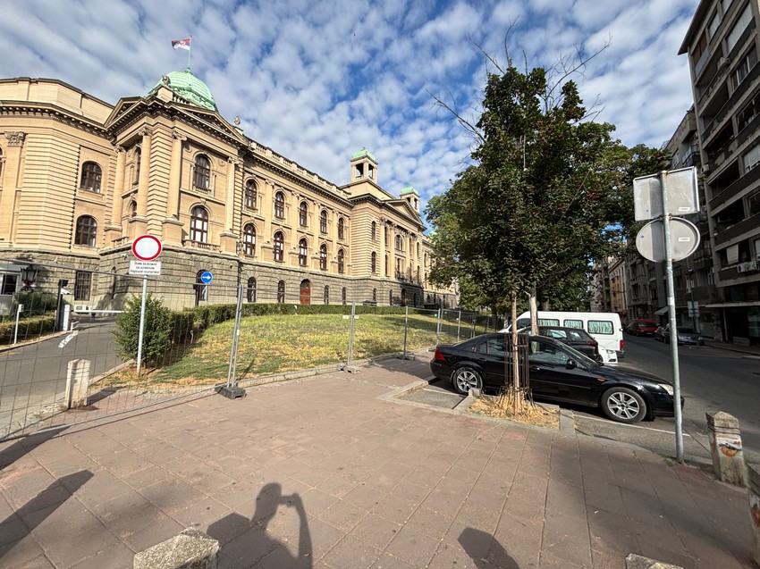 Ograđena Skupština Srbije