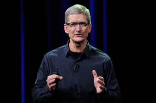 Apple w giełdowych tarapatach. Tim Cook straci pracę?