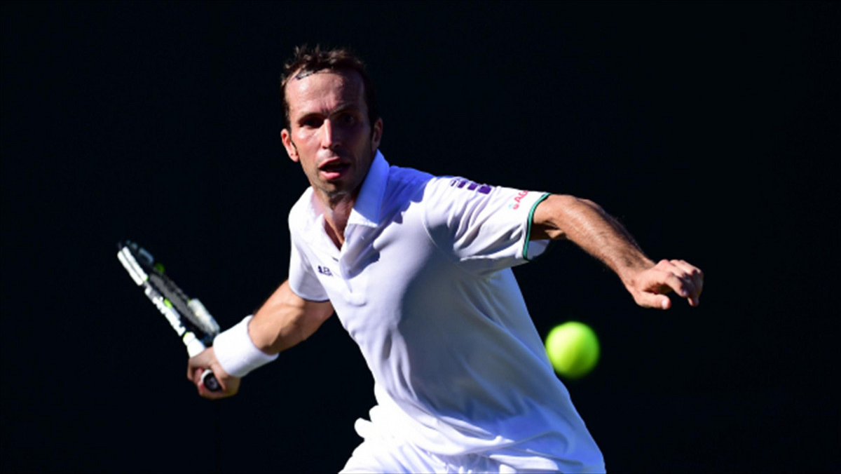 Radek Stepanek (129. ATP) nie przestaje imponować formą. Po udanych kwalifikacjach Rolanda Garrosa i pięciosetowym boju z późniejszym finalistą Andym Murrayem w pierwszej rundzie, tym razem Czech awansował do turnieju głównego na trawiastych kortach w Stuttgarcie. W decydującym meczu pokonał 6:2, 6:1 Brytyjczyka Jamesa Warda.