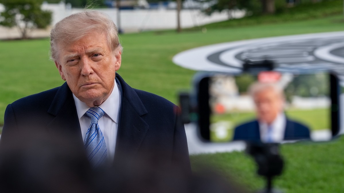 Prezident Donald Trump sa vracia do Bieleho domu.