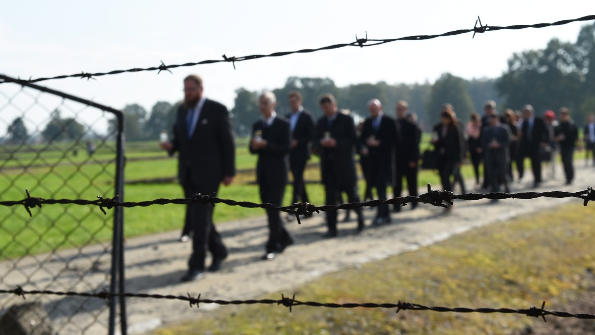 Wiedzieli, że wywołani pojadą na śmierć. W końcu któryś z tych wywołanych nie wystąpił z szeregu. Rzucił się na jednego z esesmanów z młotkiem czy siekierą. To był prawdopodobnie kamyk, który uruchomił lawinę – mówi dr Igor Bartosik w rozmowie z Onetem.