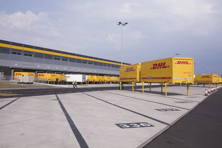 <a href='http://forsal.pl/galerie/831827,zdjecie,1,1530-zl-na-reke-10-godzin-pracy-dziennie-na-stojaco-tak-pracuje-sie-w-amazonie-zdjecia.html' style='color: blue'>1530 zł na rękę, 10 godzin pracy dziennie na stojąco. Tak pracuje się w Amazonie [ZDJĘCIA]</a>
<br>
Eksperci przyznają, że praca w polskich magazynach Amazona wymaga wytrzymałości i sprawności fizycznej. Jak naprawdę wygląda system pracy i ile można zarobić u amerykańskiego giganta?