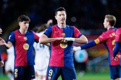 Lewandowski 9 minut po wejściu na boisko trafił do siatki. Szczęsny popisał się... dryblingiem