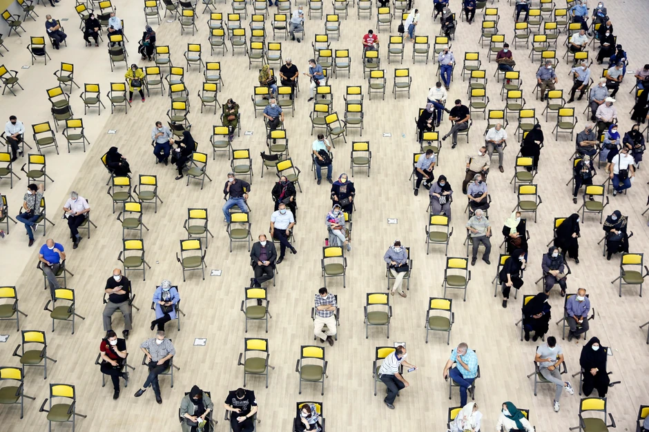 Red za vakcinu u Teheranu, Iran, avgust 2021.