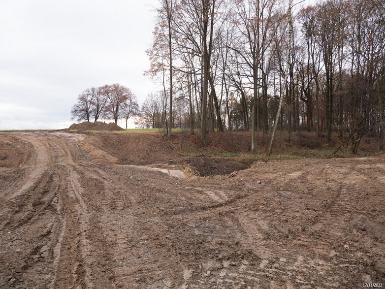 Budowa drogi ekspresowej S-1 - odcinek Dankowice - węzeł Suchy Potok - zdjęcia z poziomu ziemi - 17.11.2022 - autor: GDDKiA