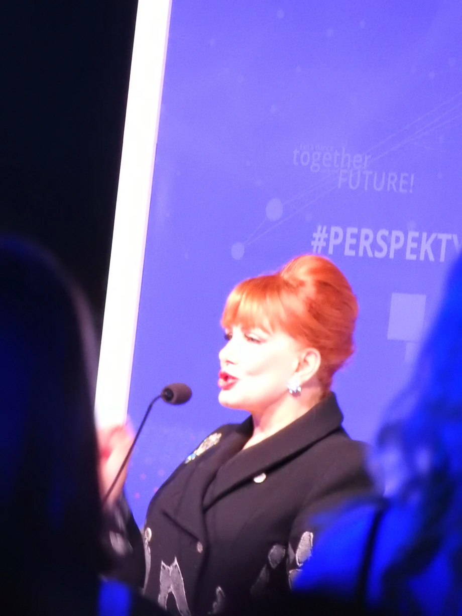 Georgette Mosbacher, Ambasador USA w Polsce