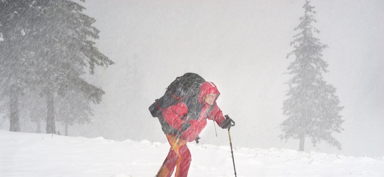 Gwałtowna śnieżyca nadciąga do Polski. Najmocniej uderzy w konkretną część kraju, dokładnie tego dnia
